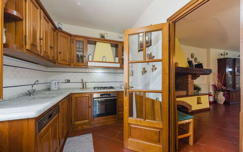 Casa Lulù: Design Intérieur, Meubles, Sol, Bois, Plafond, Sol, Cabinetry, Cuisine, Pièce, Comptoir
