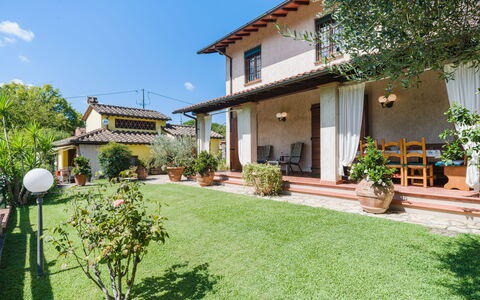 Casa Lulù: Jardin, Domicile, Pelouse, Aménagement Paysager, Hacienda, Arrière-Cour, Cour, Biens, Ombre, Balcon