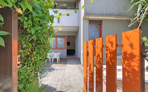 Villaggio Podere San Luigi: Zone Résidentielle, Domicile, Appartement, Design Urbain, Balcon, Ombre, Daylighting, Plâtre