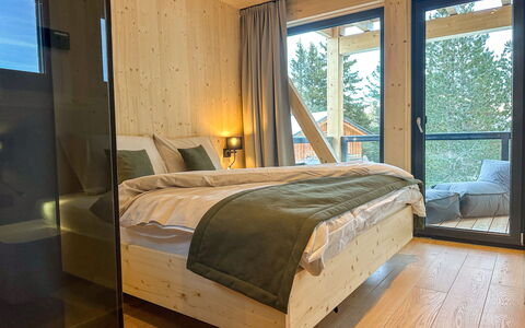 Großveitsch 605: Bois, Chambre, Design Intérieur, Sol, Pièce, Sol, Lit, Plafond, Literie, Dur