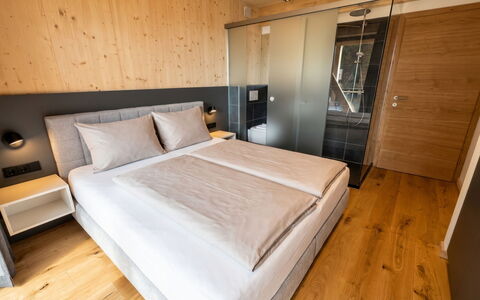 02 Nth055 18F Sup Chalet mit Sauna und Hot Tub 2 e: Chambre, Lit, Cadre De Lit, Pièce, Literie, Dur, Tache De Bois, Drap De Lit, Matelas, Parquet