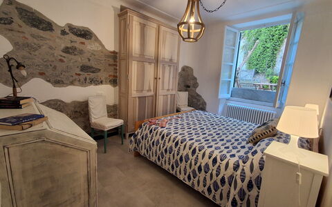La Riva - Levanto: Meubles, Chambre, Lit, Design Intérieur, Literie, Drap De Lit, Bois, Sol, Sol, Pièce