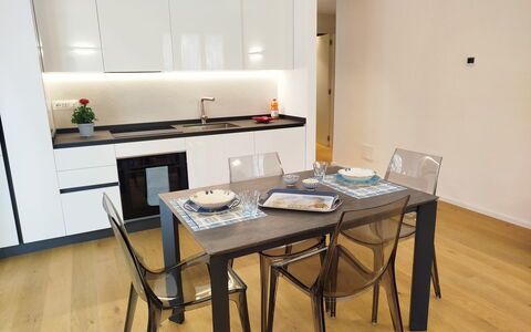 Lola Home - Levanto: Meubles, Design Intérieur, Sol, Bois, Sol, Table Cuisine Et Salle A Manger, Table, Cuisine, Pièce, Chaise