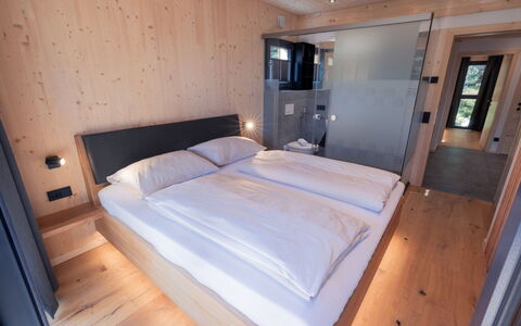 02 Nth030 Sup Chalet mit Sauna und Hot Tub 2 Etage: Chambre, Cadre De Lit, Lit, Literie, Drap De Lit, Dur, Tache De Bois, Matelas, Hôtel, Suite