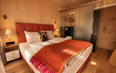 02 Nth056 18G Sup Chalet mit Sauna und Hot Tub 2 e: Meubles, Design Intérieur, Chambre, Lit, Sol, Bois, Sol, Drap De Lit, Literie, Cadre De Lit
