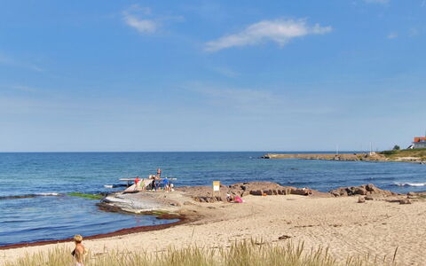 Anelia - 400M from the Sea: Maison, Arbuste, Domicile, Zone Résidentielle, Biens, Chalet, Hacienda, Cour, Ombre, Pelouse