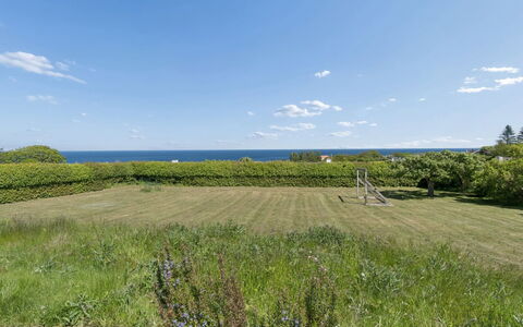 Anelia - 400M from the Sea: Maison, Arbuste, Domicile, Zone Résidentielle, Biens, Chalet, Hacienda, Cour, Ombre, Pelouse