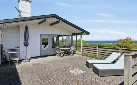 Anelia - 400M from the Sea: Maison, Arbuste, Domicile, Zone Résidentielle, Biens, Chalet, Hacienda, Cour, Ombre, Pelouse