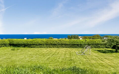 Anelia - 400M from the Sea: Maison, Arbuste, Domicile, Zone Résidentielle, Biens, Chalet, Hacienda, Cour, Ombre, Pelouse