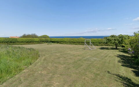 Anelia - 400M from the Sea: Maison, Arbuste, Domicile, Zone Résidentielle, Biens, Chalet, Hacienda, Cour, Ombre, Pelouse