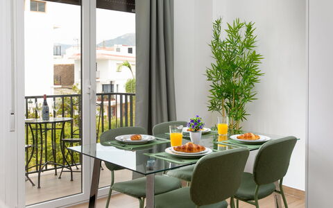 Elvix Nerja Center B: Maison, Arbuste, Domicile, Zone Résidentielle, Biens, Chalet, Hacienda, Cour, Ombre, Pelouse