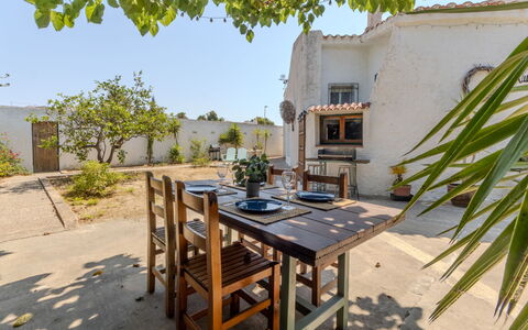 Villa Pipa: Maison, Arbuste, Domicile, Zone Résidentielle, Biens, Chalet, Hacienda, Cour, Ombre, Pelouse
