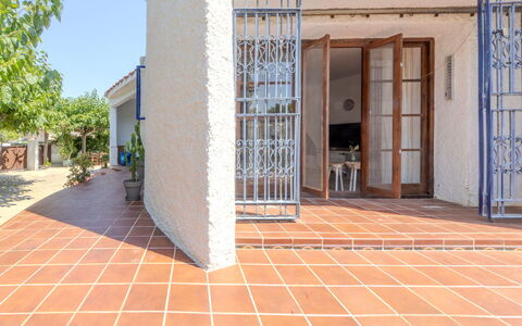Villa Pipa: Maison, Arbuste, Domicile, Zone Résidentielle, Biens, Chalet, Hacienda, Cour, Ombre, Pelouse