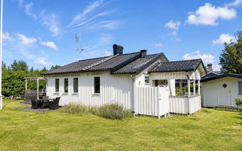 Havsdrömmen: Maison, Arbuste, Domicile, Zone Résidentielle, Biens, Chalet, Hacienda, Cour, Ombre, Pelouse