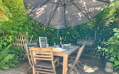 Chalet 1899: Meubles, Parapluie, Bois, Mobilier De Jardin, Table, Chaise, Tableau De Plein Air, Pot De Fleur, Jardin, Tache De Bois