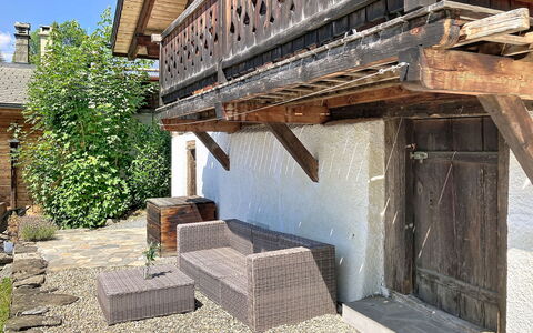 Chalet 1899: Bois, Chalet, Dur, Balcon, Matériau Naturel, Ombre, Planche, Tache De Bois, Porche