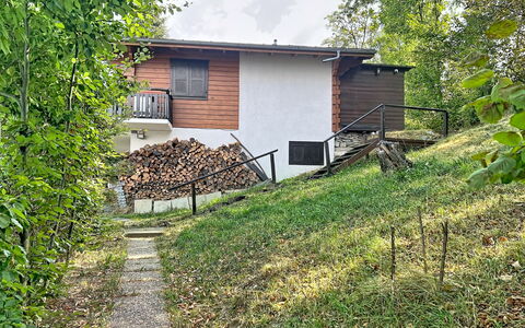 Prima 1084: Bois, Domicile, Zone Rurale, Chalet, Arrière-Cour, Siding, Pente, Jardin, Cour