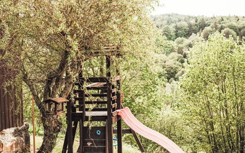 U Šenkýře Mikeše: Bois, Équipement Extérieur Play, Tronc, Terrain De Jeux, Brindille, Ombre, Jardin, Parc, Balançoire, Échelle
