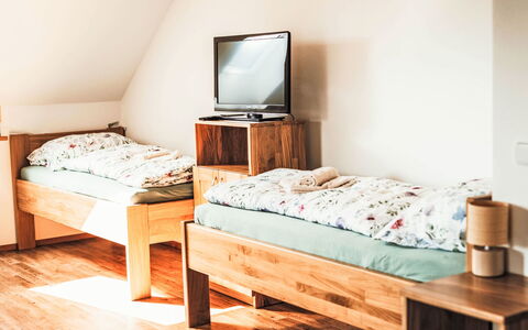 U Šenkýře Mikeše: Bois, Sol, Sol, Chambre, Lit, Meubles, Design Intérieur, Lit Superposé, Pièce, Literie