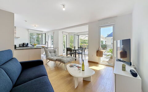 Les Sylphes: Design Intérieur, Sol, Meubles, Sol, Plafond, Canapé, Pièce, Appartement, Salon, Domicile