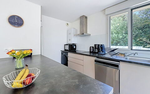 Les Sylphes: Cuisine, Comptoir, Meubles, Design Intérieur, Appareil De Cuisine, Sol, Domicile, Principaux Appliance, Cabinetry, Evier