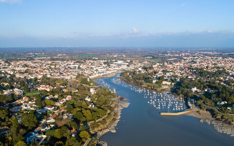 Les Sylphes: L'Eau, Plan D'Eau, Ressources En Eau, Voie Navigable, Bateau, Marina, Canal, Navire, Port, Port