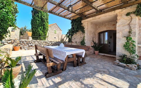 Bilušić: Piscine, Balcon, Appartement, Recours, Biens, Villa, Hôtel, Hacienda, Ville Resort, Cour