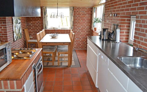 Scarlet - 500M from the Sea: Cuisine, Bois, Comptoir, Sol, Appareil De Cuisine, Cabinetry, Meubles, Design Intérieur, Brique, Sol