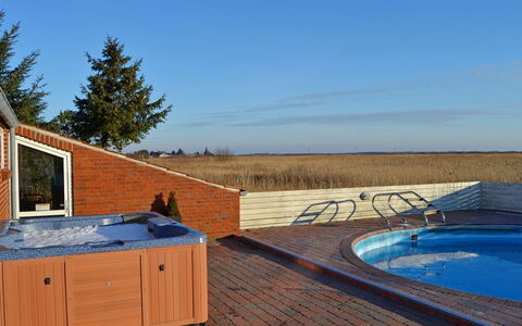 Scarlet - 500M from the Sea: Piscine, Composite, Recours, Tache De Bois, Mobilier De Jardin, Chaise, Plate-Forme, Dur, Ombre, Conception