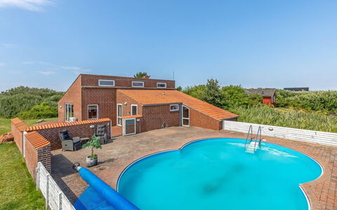 Scarlet - 500M from the Sea: Bleu, Piscine, Ferme