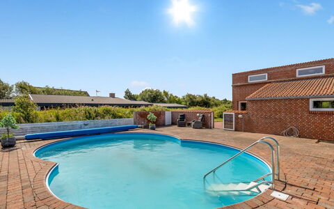 Scarlet - 500M from the Sea: Piscine, Bleu, Recours, Composite, Mobilier De Jardin, Eco Hôtel, Caractéristique De L'Eau, Ombre, Biens, Balancelle