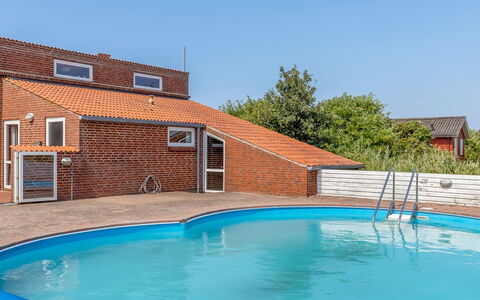 Scarlet - 500M from the Sea: Bleu, Piscine, Composite, Mobilier De Jardin, Recours, Ferme, Eco Hôtel, Villa