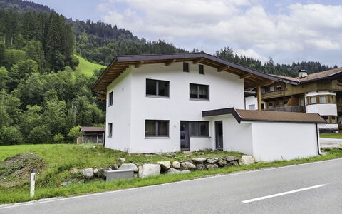 Auffach 602: Bâtiment, Fenêtre, Maison, Domicile, Toit, Architecture, Zone Résidentielle, Chalet, Établissements Humains, Pente