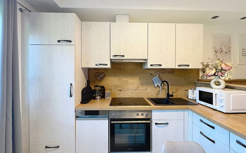 Des Kaisers Kleines Reich: Appareil De Cuisine, Comptoir, Cuisine, Cabinetry, Principaux Appliance, Meubles, Électroménager, Bois, Design Intérieur, Évier