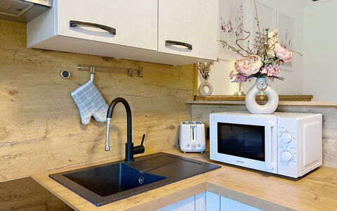 Des Kaisers Kleines Reich: Appareil De Cuisine, Cuisine, Comptoir, Principaux Appliance, Evier, Cabinetry, Bois, Électroménager, Sol, Design Intérieur