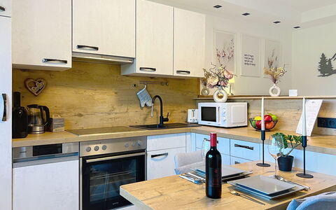 Des Kaisers Kleines Reich: Appareil De Cuisine, Meubles, Comptoir, Cuisine, Cabinetry, Principaux Appliance, Design Intérieur, Sol, Bois, Électroménager