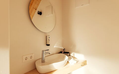 Niederwölz 606: Mur, Lavabo, Bois, Luminaire Plomberie, Design Intérieur, Sol, Sol, Salle De Bains, Plomberie, Éclairage