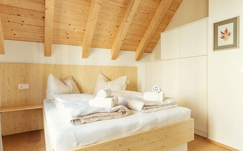 Niederwölz 606: Domicile, Chalet, Chambre, Dur, Tache De Bois, Parquet, Hôtel, Lit, Literie, Vernis