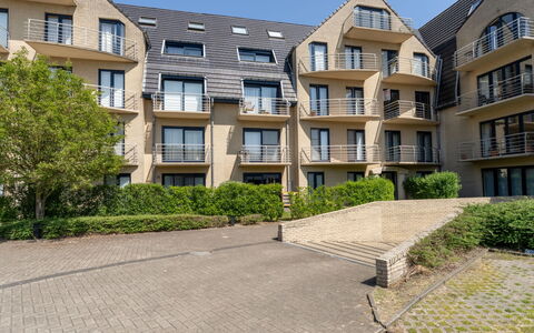 Goldsands Iii with Parking: Appartement, Zone Résidentielle, Design Urbain, Condominium, Domicile, Biens, Balcon, Villa, Manoir, Siding