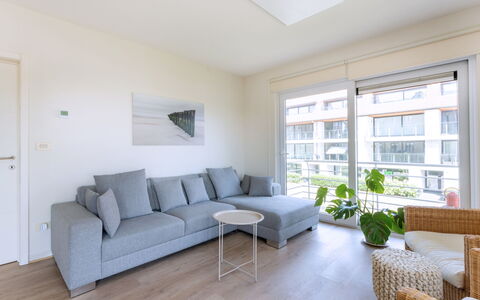 Goldsands Iii with Parking: Meubles, Design Intérieur, Sol, Sol, Canapé, Bois, Appartement, Parquet, Salon, Pièce