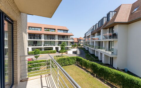 Goldsands Iii with Parking: Zone Résidentielle, Appartement, Balcon
