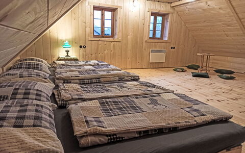 U Kazíků: Chambre, Bois, Lit, Sol, Sol, Drap De Lit, Literie, Design Intérieur, Domicile, Meubles