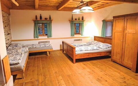 U Kazíků: Bois, Sol, Design Intérieur, Sol, Meubles, Lit, Chambre, Plafond, Pièce, Parquet