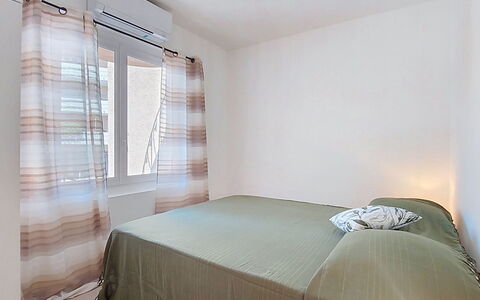 Maison Lou Oustaou: Meubles, Design Intérieur, Mur, Sol, Sol, Lit, Bois, Plafond, Chambre, Couvre-Fenêtres