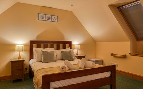 Bunloit Loft: Lit, Meubles, Chambre, Design Intérieur, Literie, Drap De Lit, Sol, Sol, Bois, Pièce