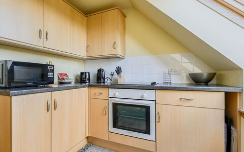 Bunloit Loft: Design Intérieur, Sol, Sol, Cabinetry, Tiroir, Tache De Bois, Dur, Comptoir, Cuisine