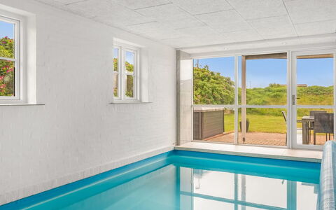Algut - 200M from the Sea: Sol, Sol, Plafond, Composite, Tache De Bois, Conception, Daylighting, Tuile, Piscine, Hôtel