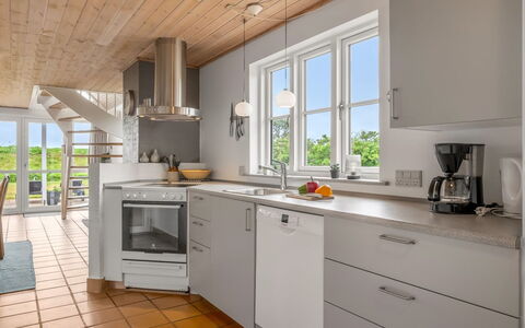 Algut - 200M from the Sea: Cuisine, Comptoir, Appareil De Cuisine, Sol, Cabinetry, Meubles, Design Intérieur, Principaux Appliance, Bois, Sol