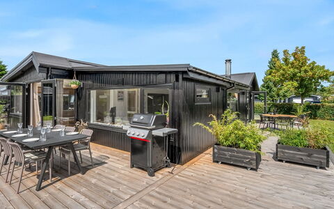 Varnava - 300M from the Sea: Toit, Domicile, Chalet, Plate-Forme, Ombre, Siding, Dur, Cour, Structure En Plein Air, Porche