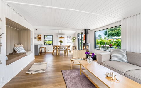 Varnava - 300M from the Sea: Design Intérieur, Sol, Bois, Canapé, Plafond, Meubles, Sol, Salon, Parquet, Pièce